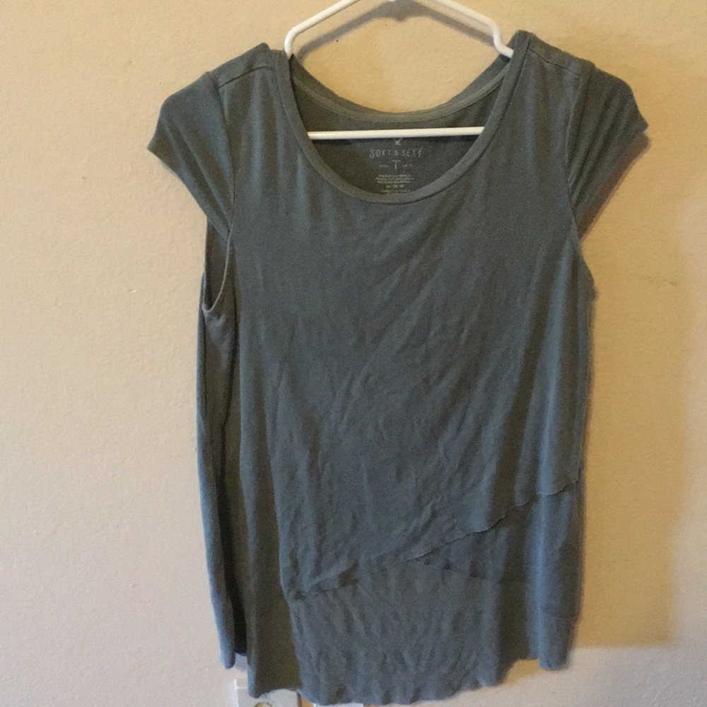 American Eagle Layer-bottomed Tee